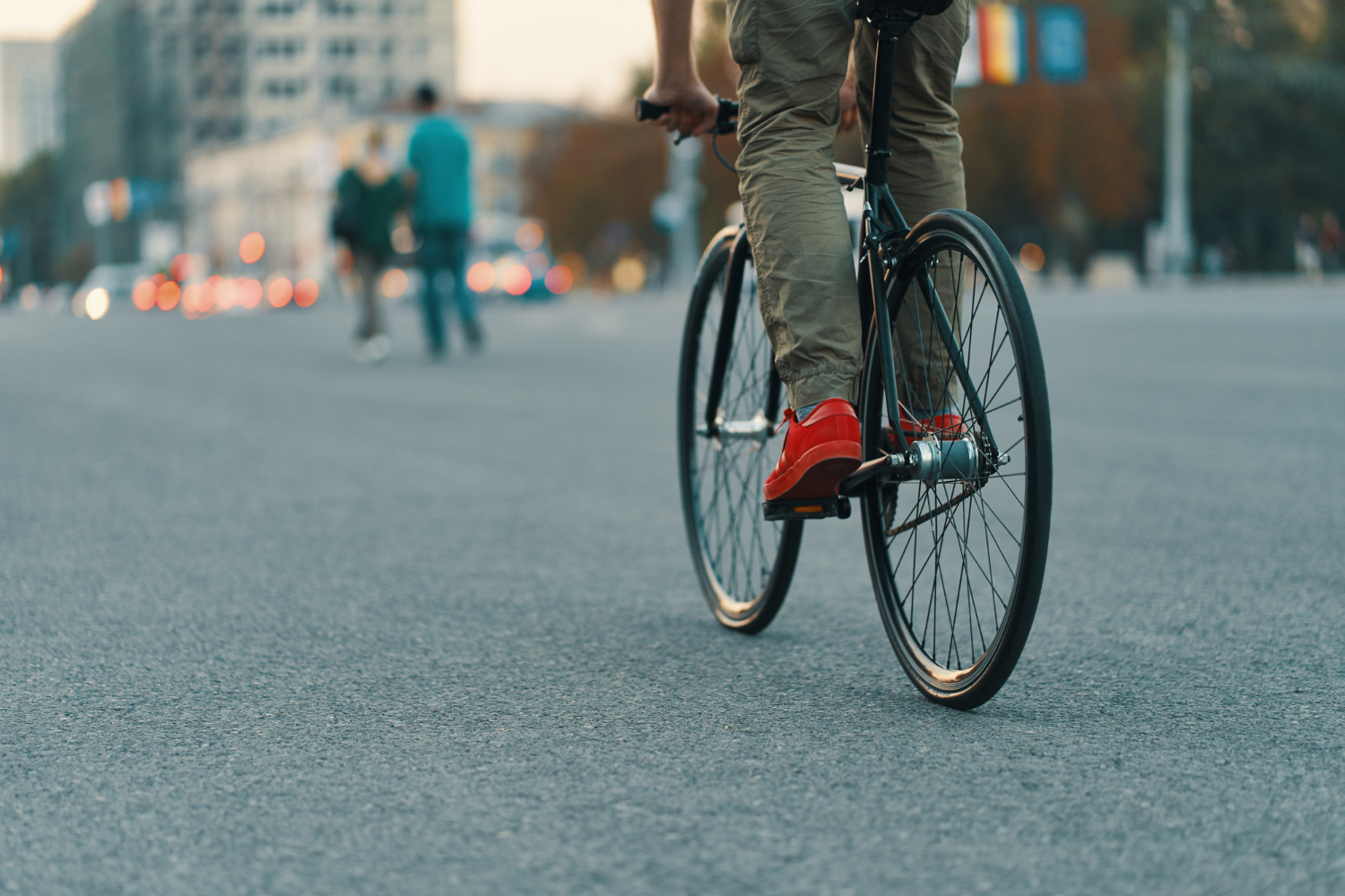 ¿Quién cubre las lesiones causadas por un ciclista?